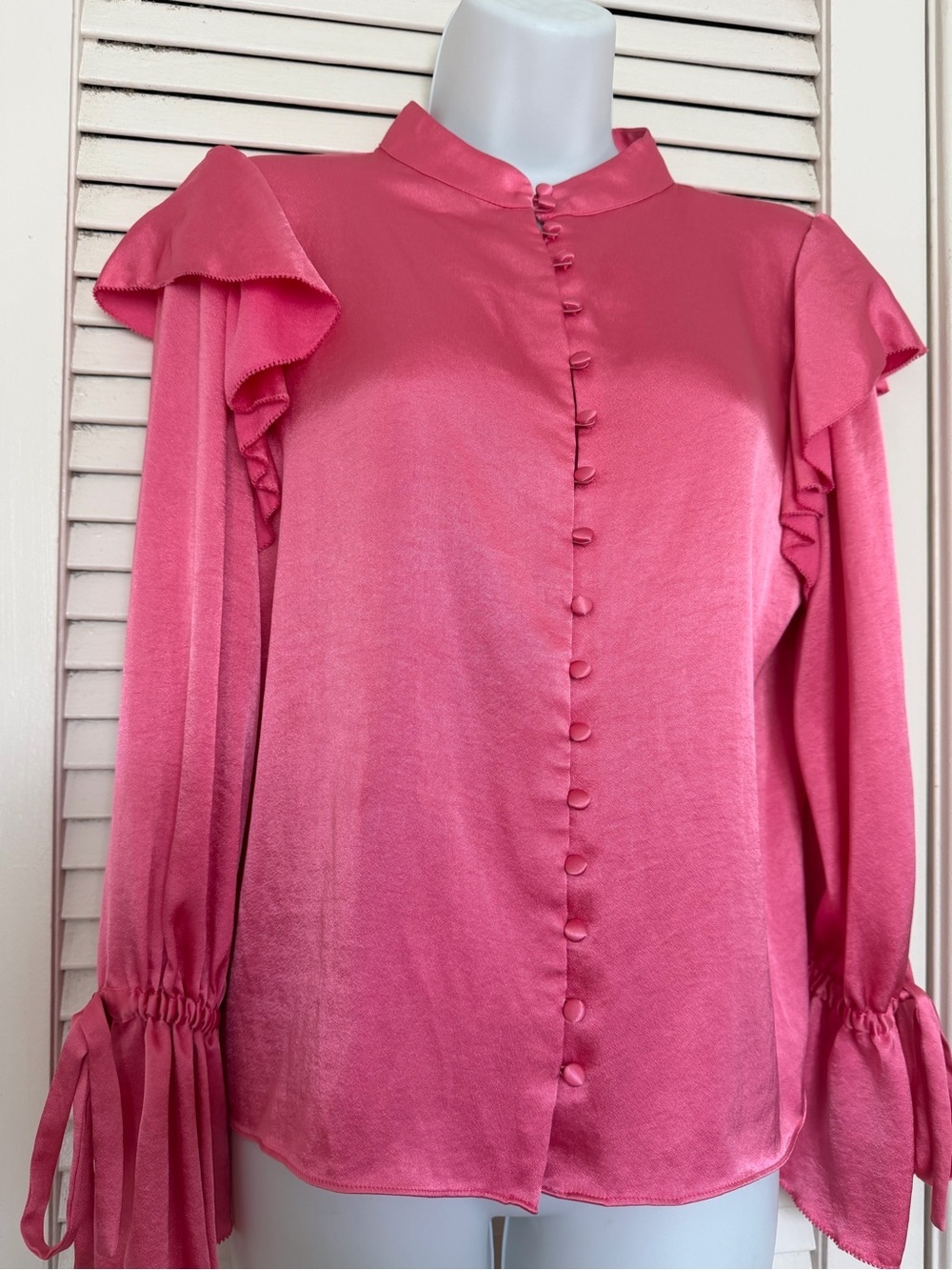 Alice + Olivia Brayden Ruffle Detail Satin Blouse Pink M Ruffle Sleeve Tie Cuff - Picture 4 of 10